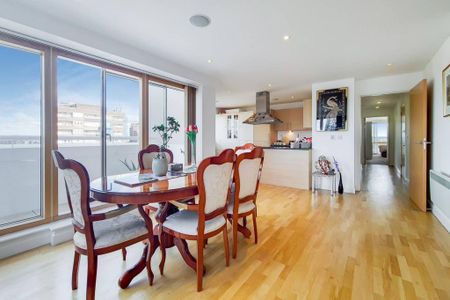 3 bedroom flat to rent - Photo 3