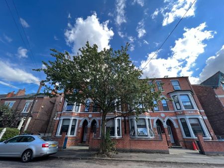 4 bed Apartment for Rent - Photo 3