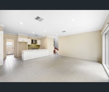 2/4 Hillside Street, Springvale, Vic 3171 - Photo 6