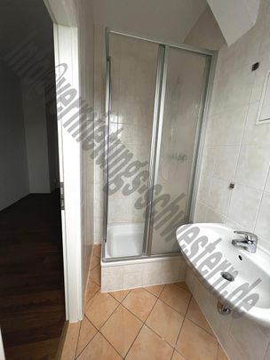 große 2 Raum Single DG Wohnung mit offener Küche - Photo 1