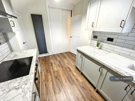 2 bedroom flat to rent - Photo 4