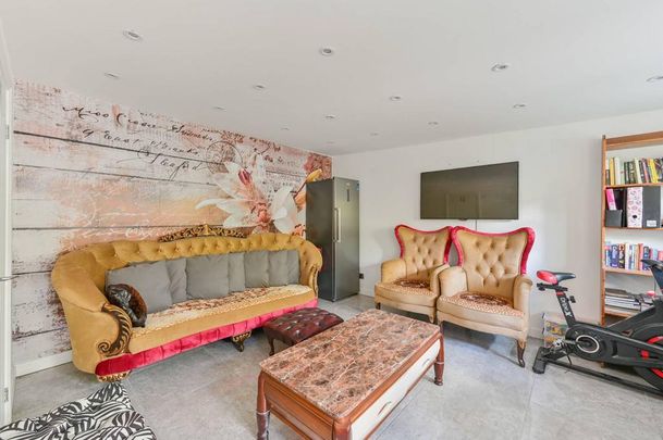 5 bedroom end of terrace house to rent - Photo 1