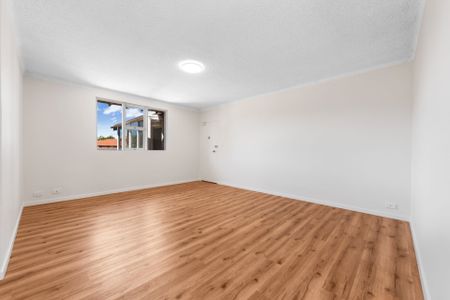 Modern 3-Bed Apartment with North-Facing Balcony in Hillsdale - Photo 2