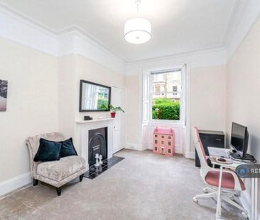 3 bedroom flat to rent - Photo 5
