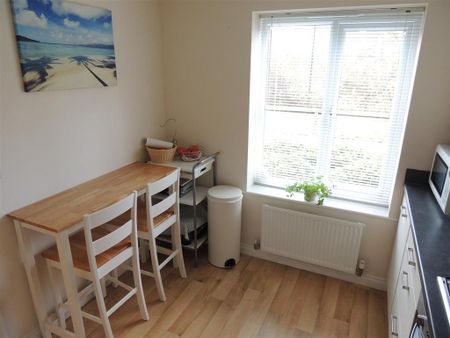 3 bedroom link detached house to rent - Photo 2