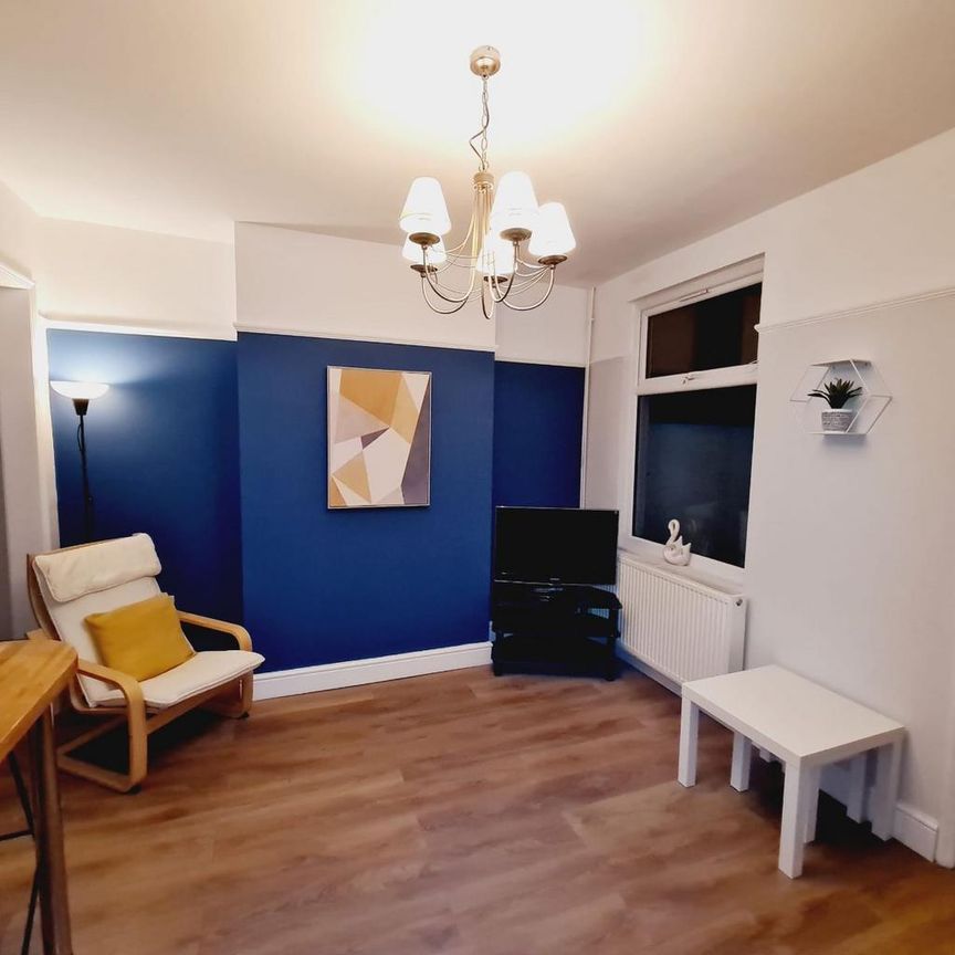 1 bedroom in a house share to rent - Photo 1