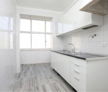 Apartamento T3 - 3º Andar com Excelente Localização - Photo 2