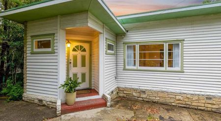 Charming 3-Bedroom Home - Photo 5