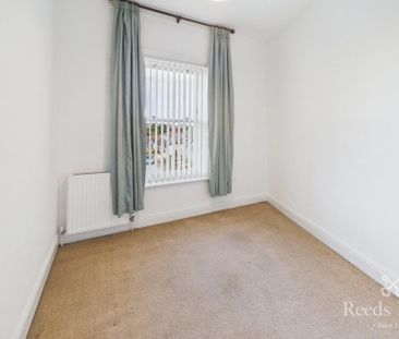 4 bedroom end of terrace house to rent - Photo 4