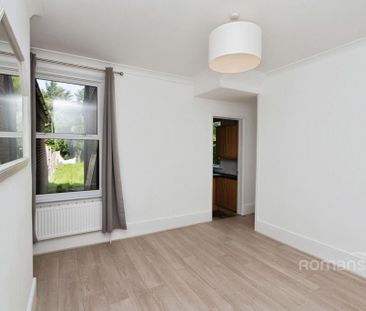 4 bedroom semi-detached house to rent - Photo 5