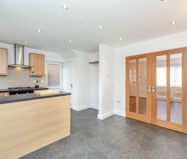 3 bedroom detached house to rent - Photo 4