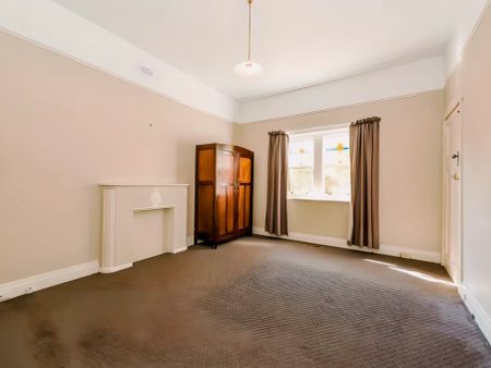 3 Bed, 1 Bath - Photo 3