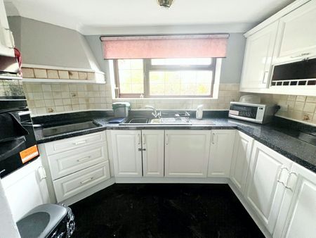 Terraced House to rent on - Photo 2