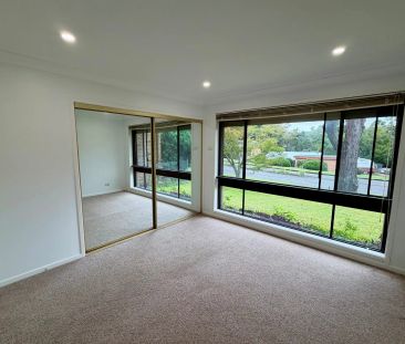 Spacious Four-Bedroom Family Home in Convenient Springwood Location! - Photo 4