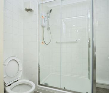 1 bedroom retirement property to rent - Photo 6