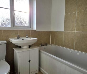 Dabinett Avenue, Hereford - Photo 3