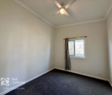 Beautifully Renovated Two Bedroom Unit in a Convenient Location - Photo 2