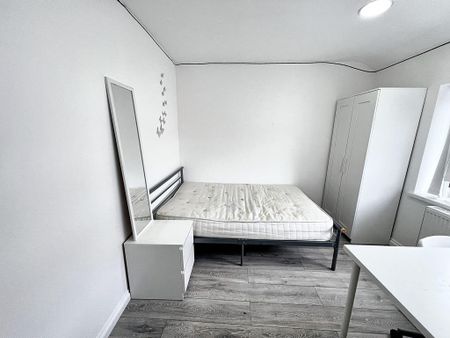 1 bedroom in a house share to rent - Photo 3