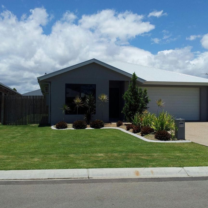 MODERN 4 BEDROOM HOME, FULLY FENCED YARD IN GREAT LOCATION - Photo 1