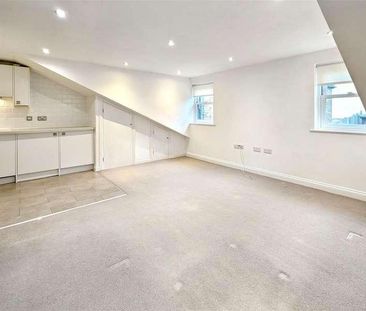 Quarterdeck, Leigh Hill, Leigh On Sea, SS9 - Photo 6