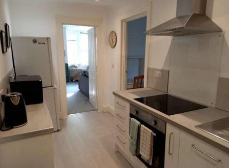2 bedroom flat to rent - Photo 3