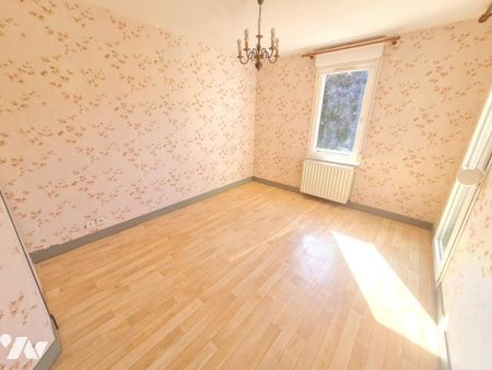 APPARTEMENT au 1er étage _ A LOUER _ MONTOIRE/ LOIR ( 41800)_ Libre sous 10 jours - Photo 5