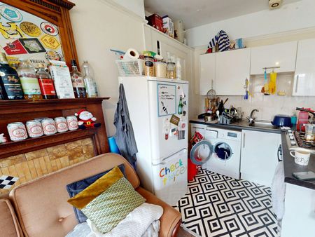 Flat to rent on - Photo 2