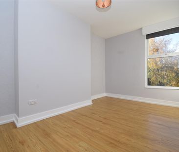 College Grove View, Wakefield - Photo 2