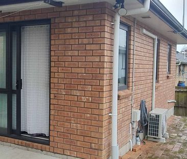 Partly furnished studio apartment for rent - Photo 4