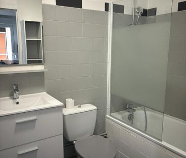 Location Appartement 2 pièces 46m² LYON 3ème - Photo 4