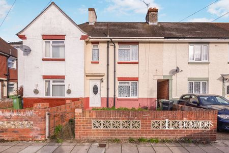 3 bedroom house to rent Totland Road, Portsmouth, Hampshire, PO6 - Photo 4