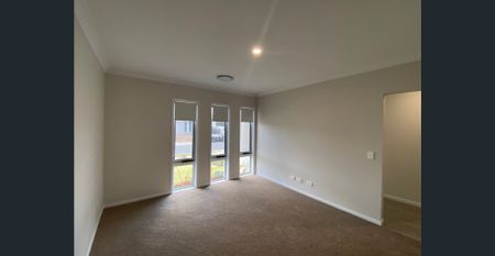 Stunning Family Home at 7 Bokhara Way, Jimboomba - Photo 2