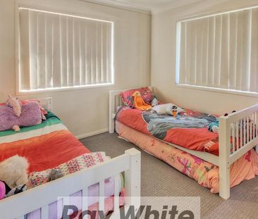 4 BEDROOM FAMILY HOME IN IDEAL LOCATION! - Photo 3