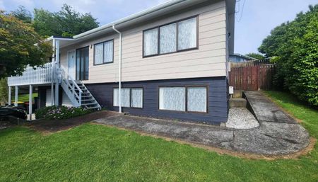 Spacious Family Home in Popular Merrilands - Photo 3