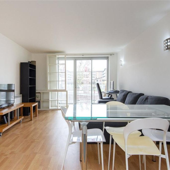 1 bedroom flat to rent - Photo 1