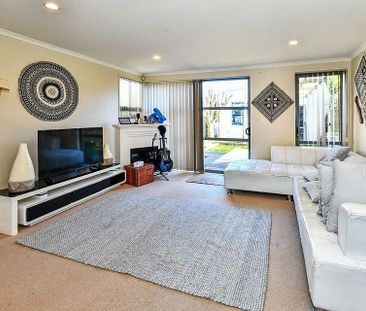 4-Bedroom Home with Double Garage – Takanini - Photo 4