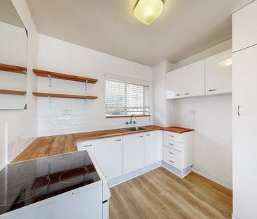 9/179 Kennigo Street, Spring Hill, Qld 4000 - Photo 1