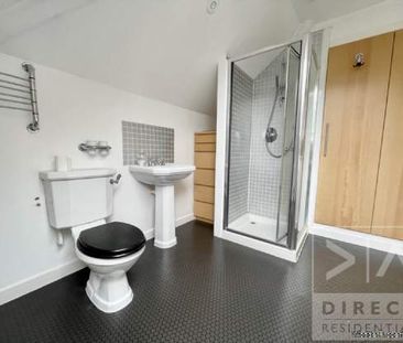 4 bedroom property to rent in Epsom - Photo 2