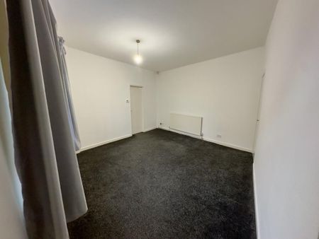 2 bedroom end of terrace house to rent - Photo 2