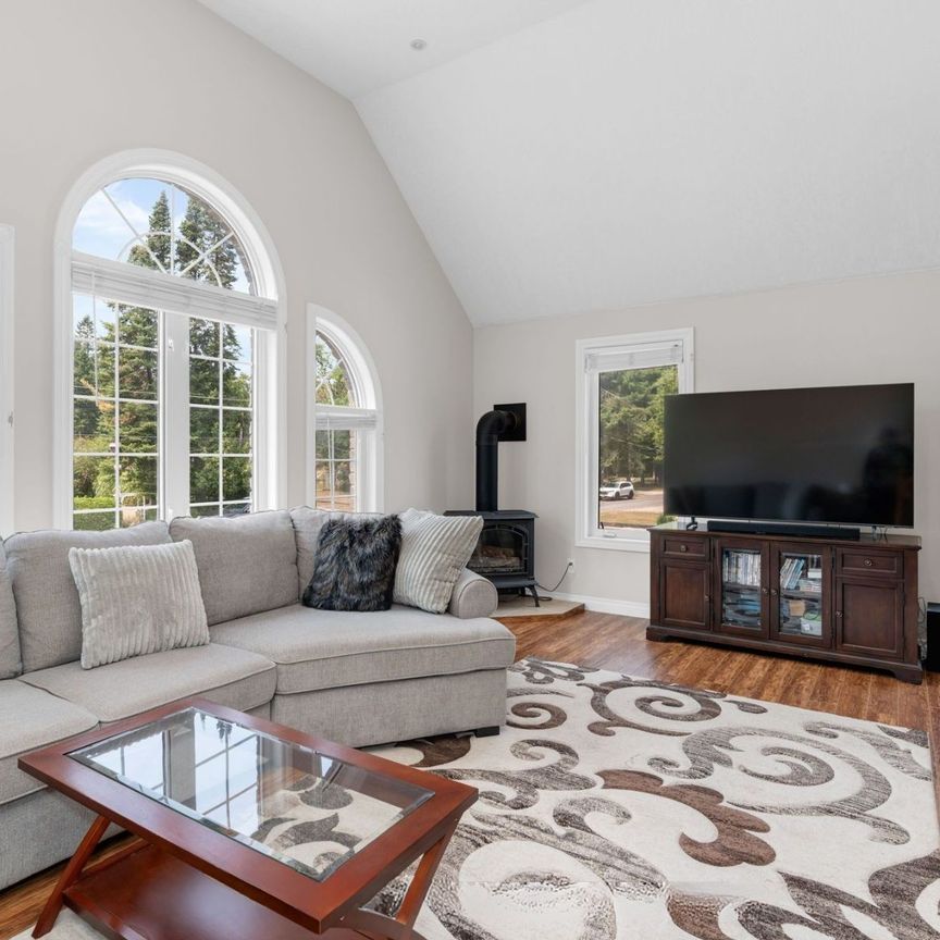 For Lease - 3211 Oak Street, Innisfil, Ontario - Photo 1