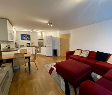 2 bedroom flat to rent - Photo 2