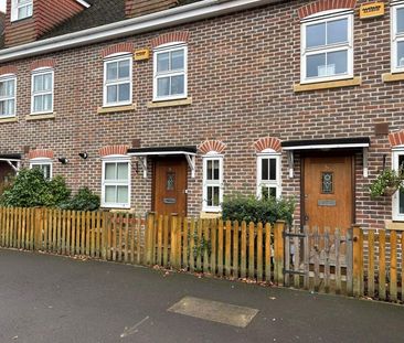 Dorking Road, Guildford - 3 bedrooms Property for lettings - Seymours - Photo 3