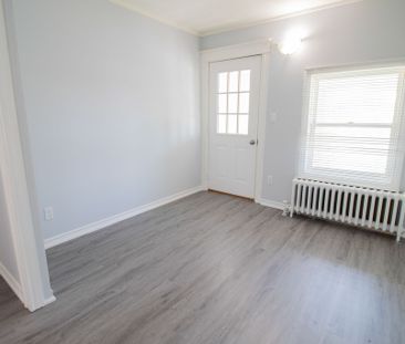 19 Dain Ave, Welland - All Inclusive 1 Bed + Den Main Unit - Photo 2