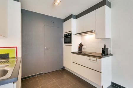 Gelijkvloers appartement met 2 slaapkamers en tuin te huur. - Photo 2