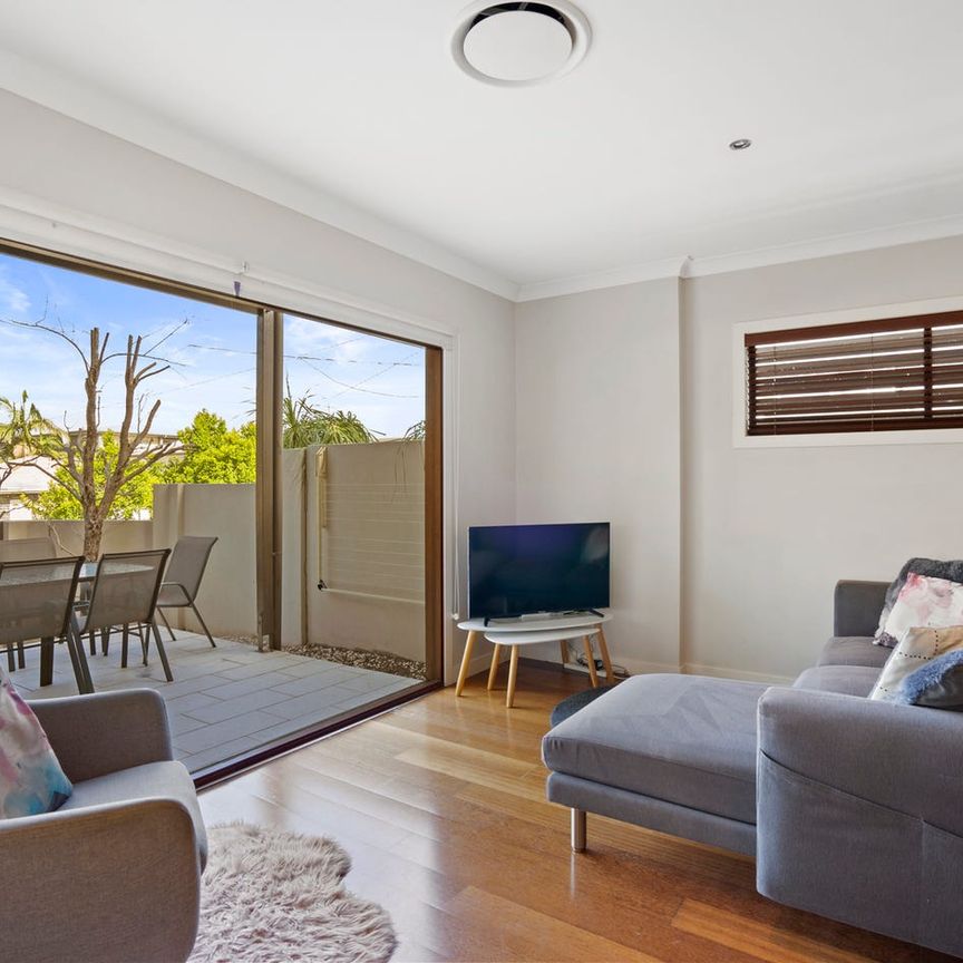 Gorgeous Townhouse In Perfect Location - Photo 1