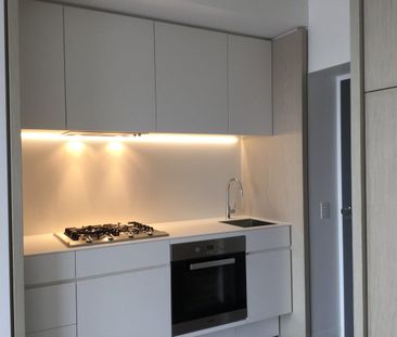 Premium Location, Modern Apartment - Photo 4