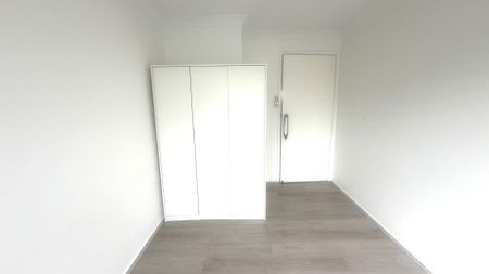 Quality Family Residence in Peaceful Edensor Park for RENT! - Photo 2