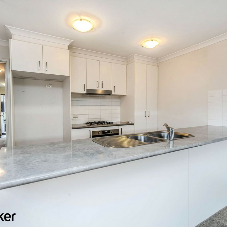 Lovely three bedroom property l Macgregor Location - Photo 1