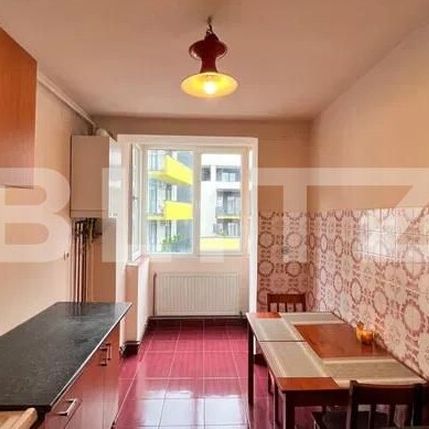 Apartament cu 4 camere, decomandat, 65 mp, Piata Abator - Photo 1