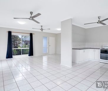 2-Bedroom with Air Conditioning and Open Plan Living/Dining - Photo 1